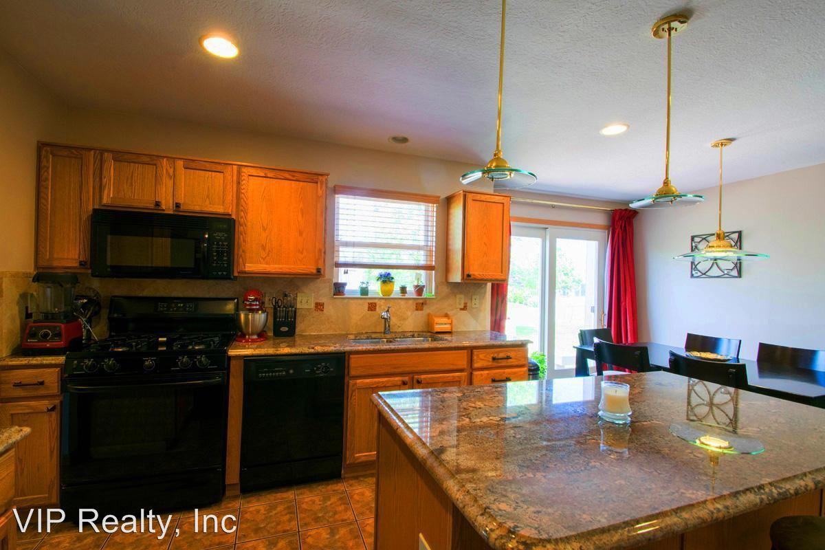 2090 Parklawn Drive - Photo 2 of 25