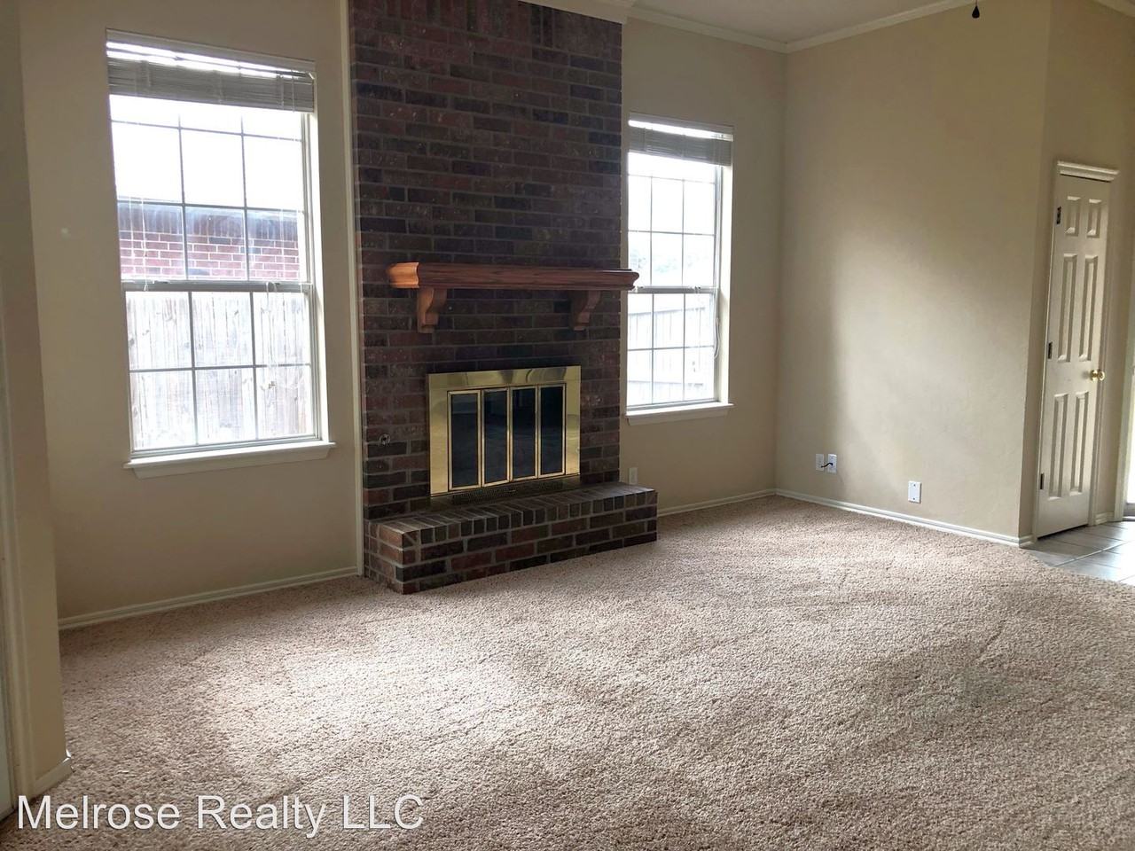 909 W Pruett Drive - Photo 2 of 8