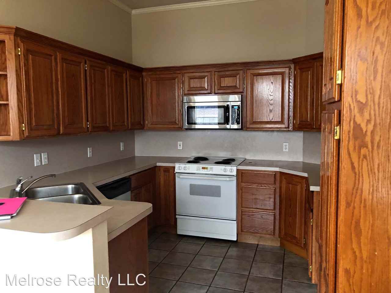 909 W Pruett Drive - Photo 3 of 8