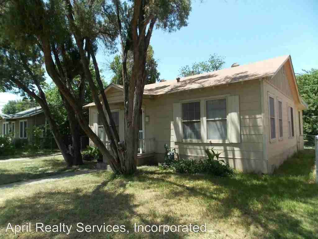 910 E 55th St - Photo 2 of 19