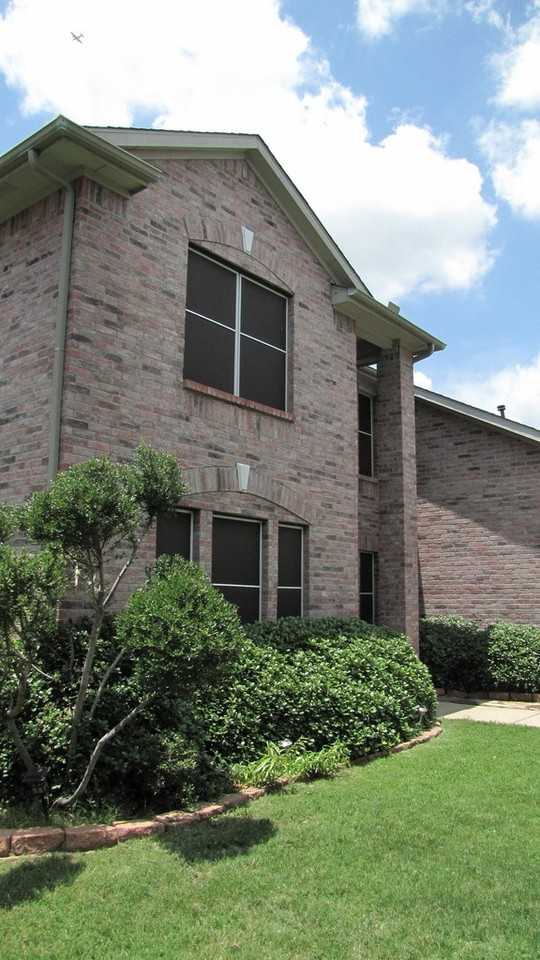 5713 Robins Way - Photo 2 of 28