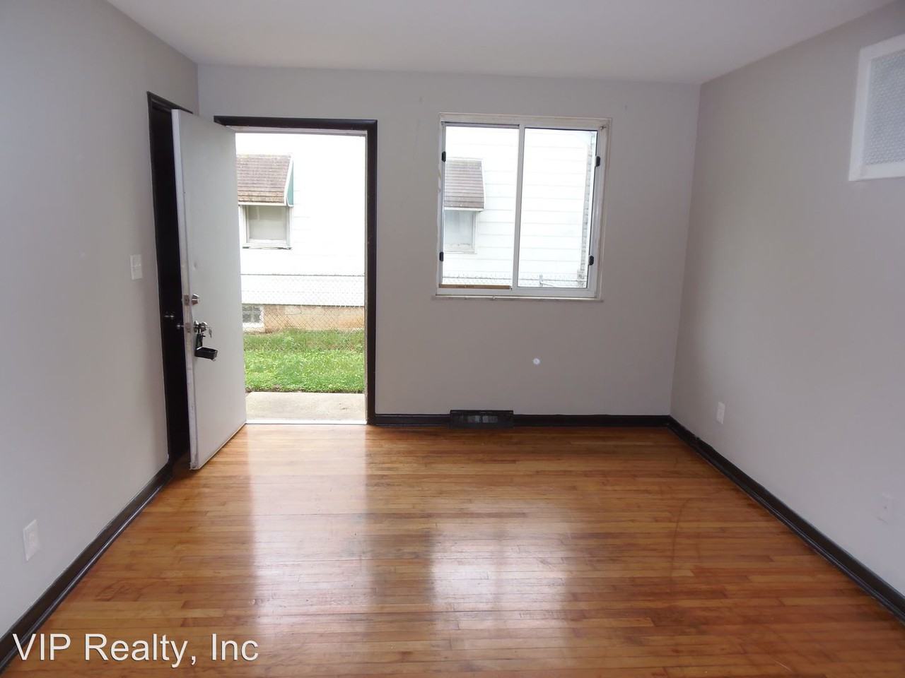 373-379 S. Burgess Avenue - Photo 3 of 13