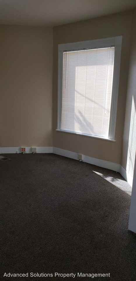 2343 Court St - Photo 2 of 11