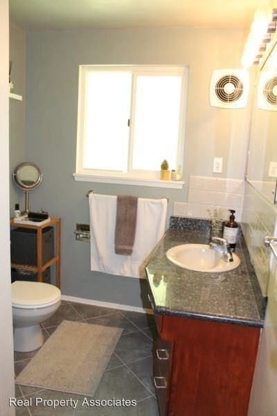 11826 NE 74th St - Photo 2 of 25