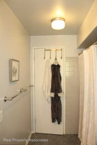 11826 NE 74th St - Photo 3 of 25