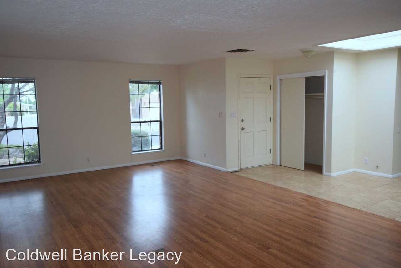 6008 Quemado Dr NE - Photo 2 of 14