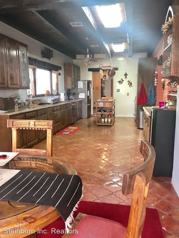 1306 W University Ave - Photo 3 of 21