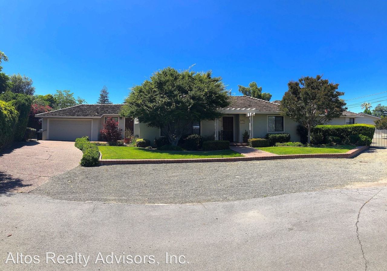 14351 Heather Ct - Photo 3 of 19