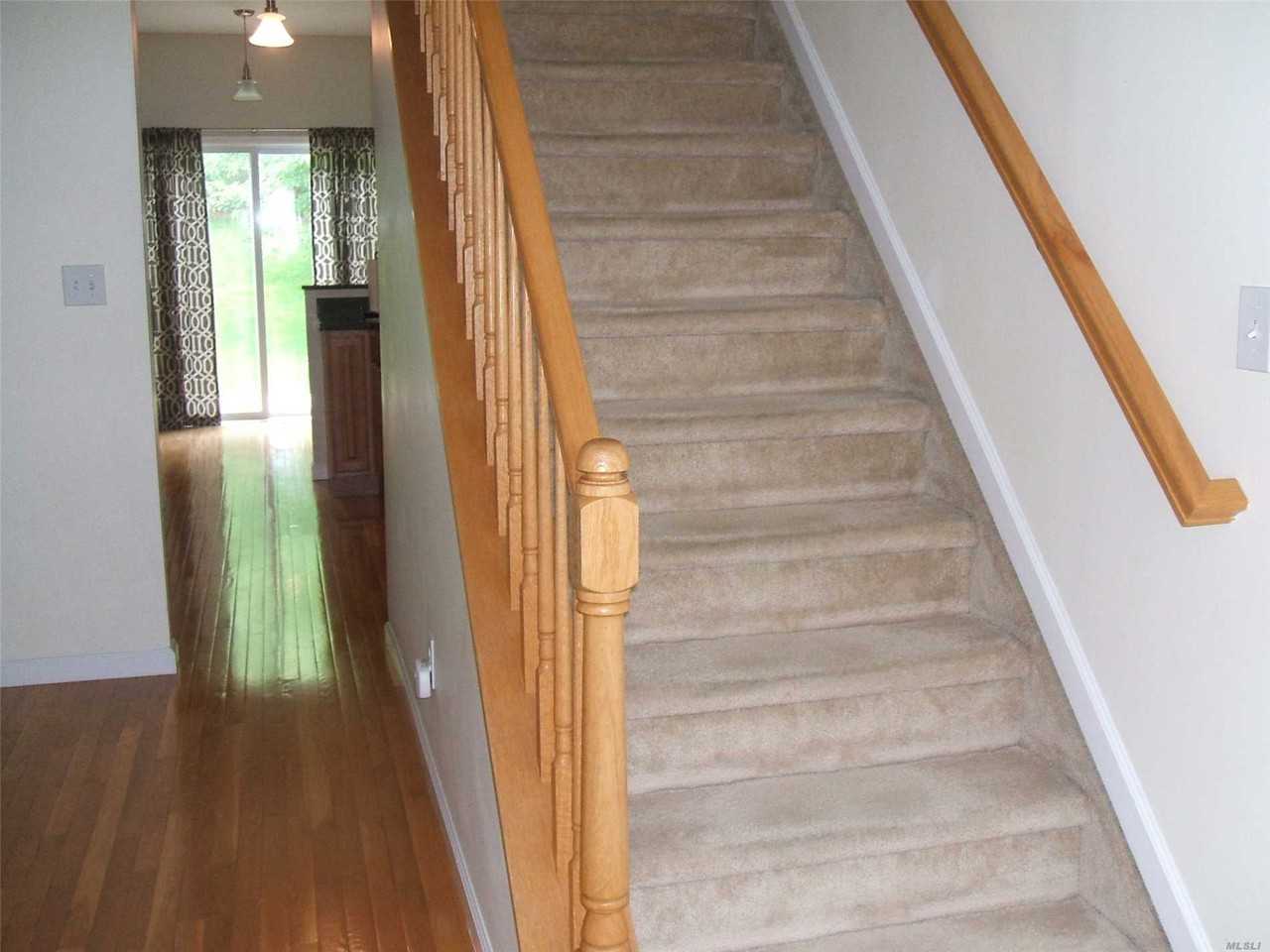 17 Mohannis Way - Photo 2 of 17