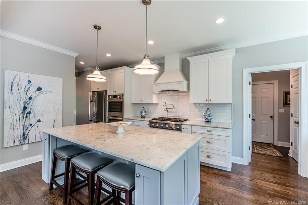 51 Robin Hill Rd - Photo 3 of 22