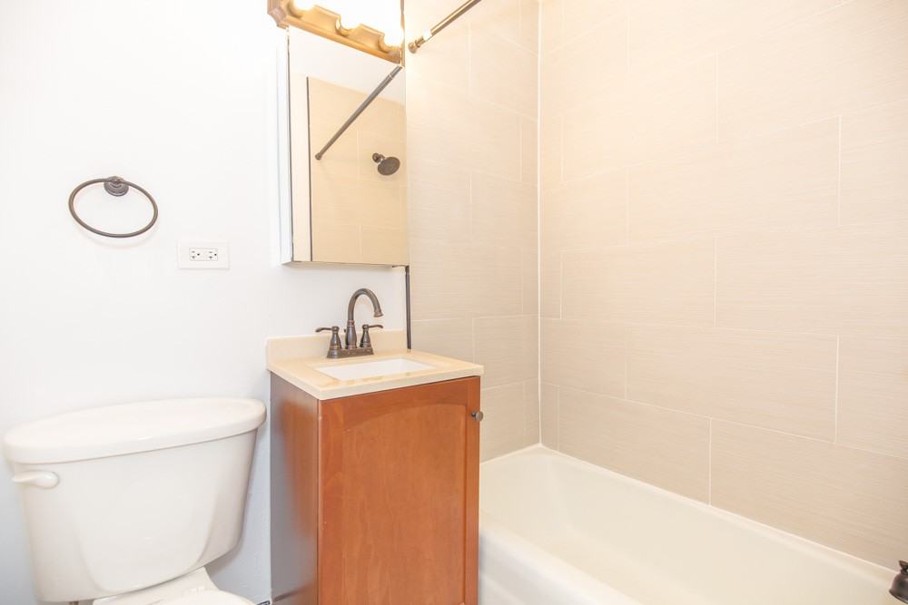 1504 N Dearborn Pkwy, Chicago, IL - Photo 3 of 4