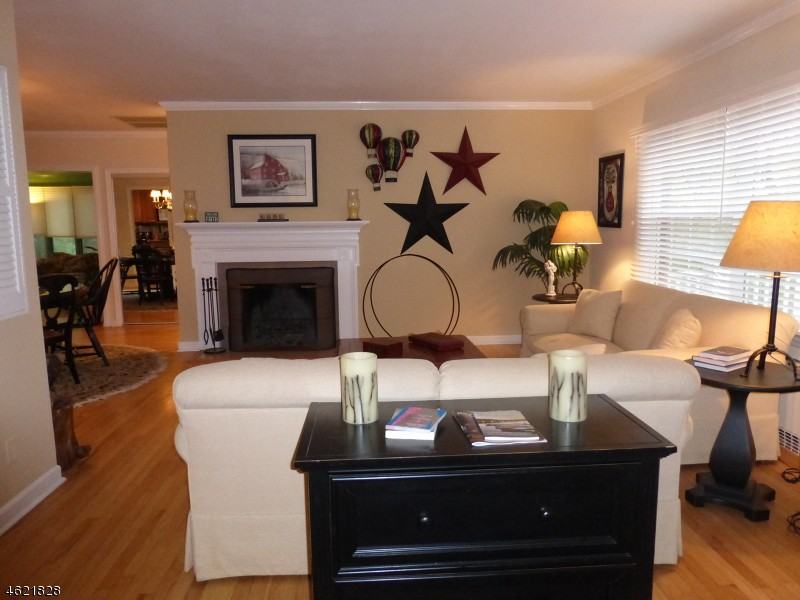 330 Morris Ave - Photo 3 of 22