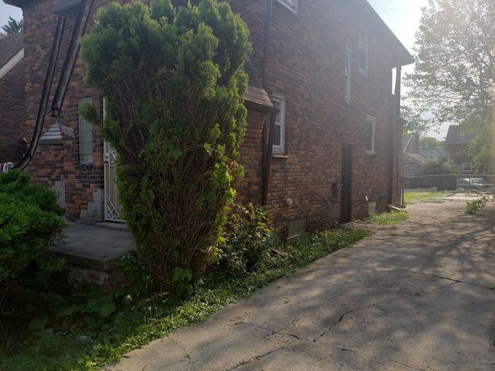 14383 Montrose St - Photo 2 of 25