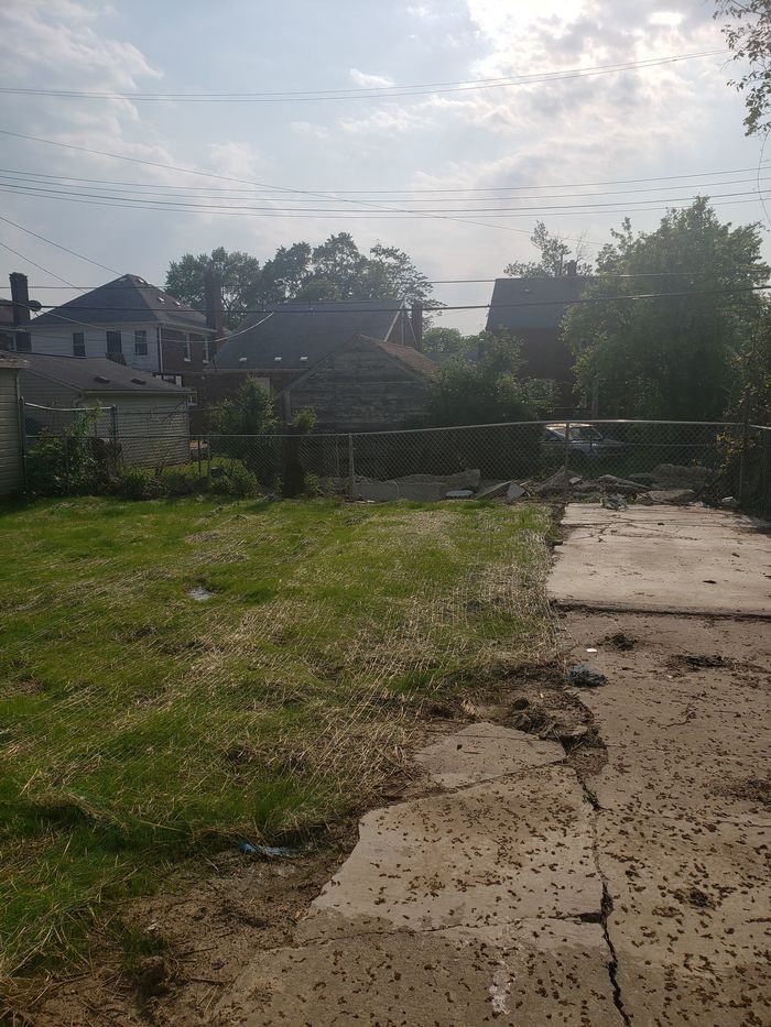 14383 Montrose St - Photo 3 of 25