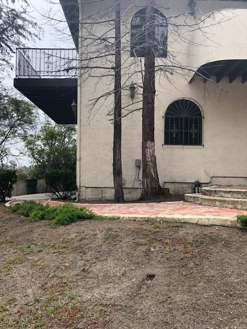 972 Surrey Dr - Photo 3 of 25