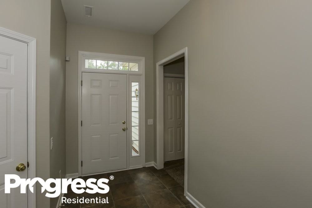 6043 Creekview Ct - Photo 2 of 17