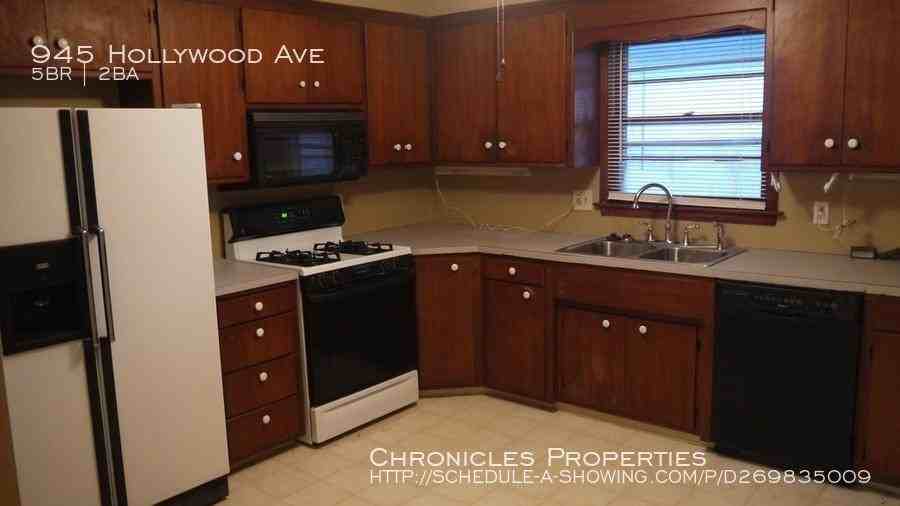 945 Hollywood Ave - Photo 2 of 9