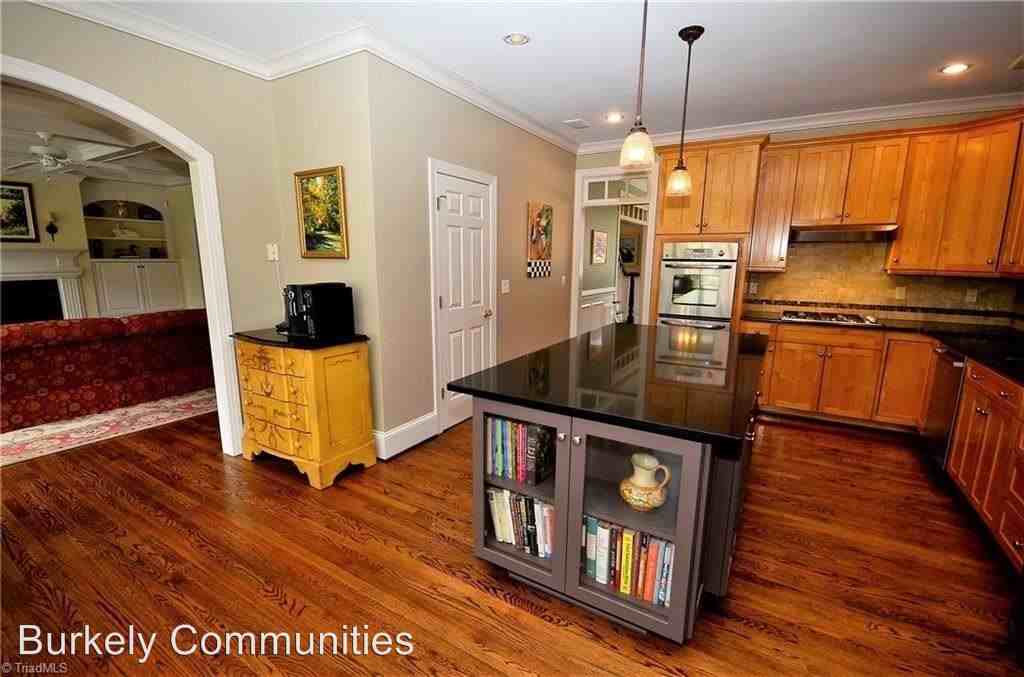 22 Rosebay Ln - Photo 3 of 11