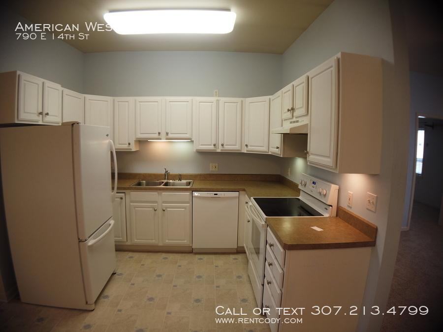 790 E 14th St - Photo 3 of 12