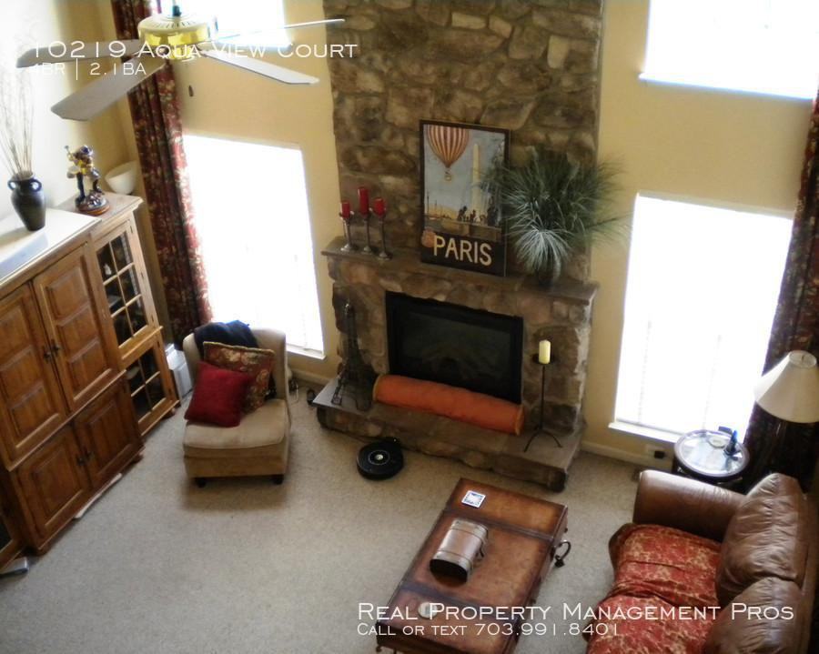 10219 Aqua View Ct - Photo 2 of 32