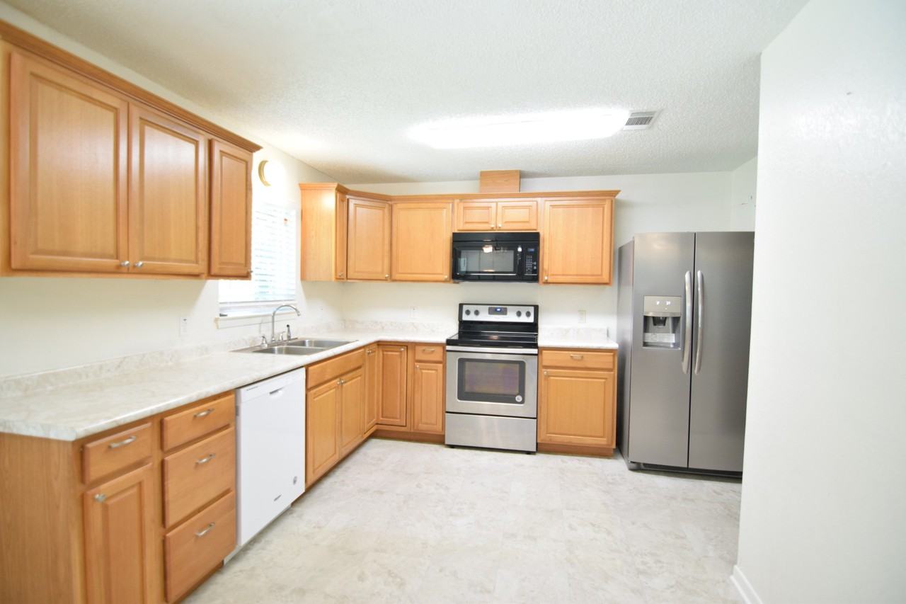 3105 Tallwood Dr - Photo 4 of 16