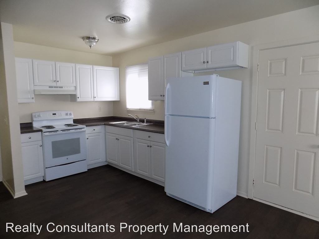 1041 Duchess Ct. - Photo 2 of 19