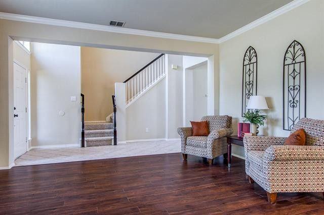 1433 Yosemite Dr - Photo 3 of 10