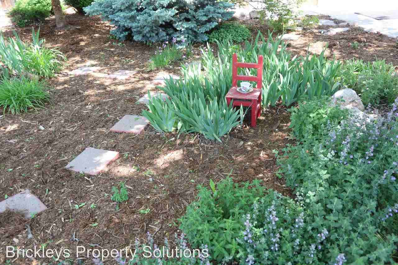 3395 Beechwood Ct - Photo 3 of 35