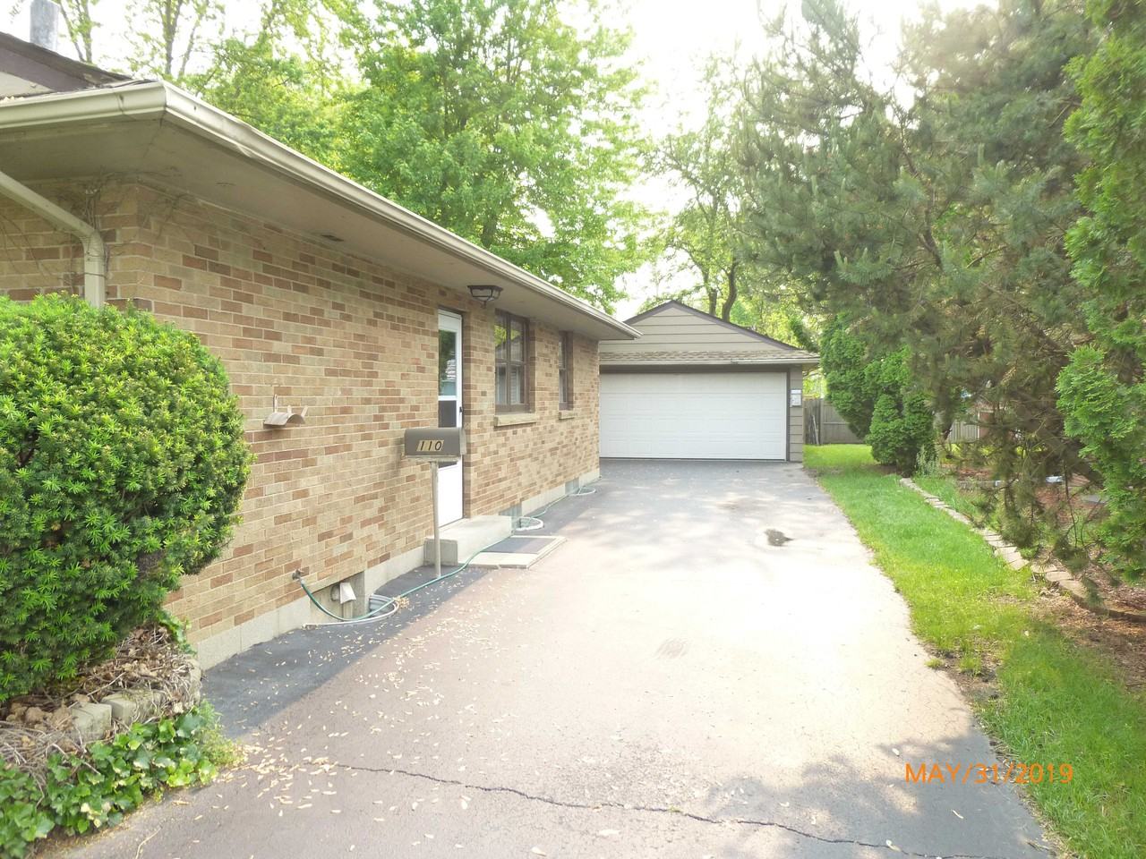 110 S Edgelawn Dr - Photo 3 of 10