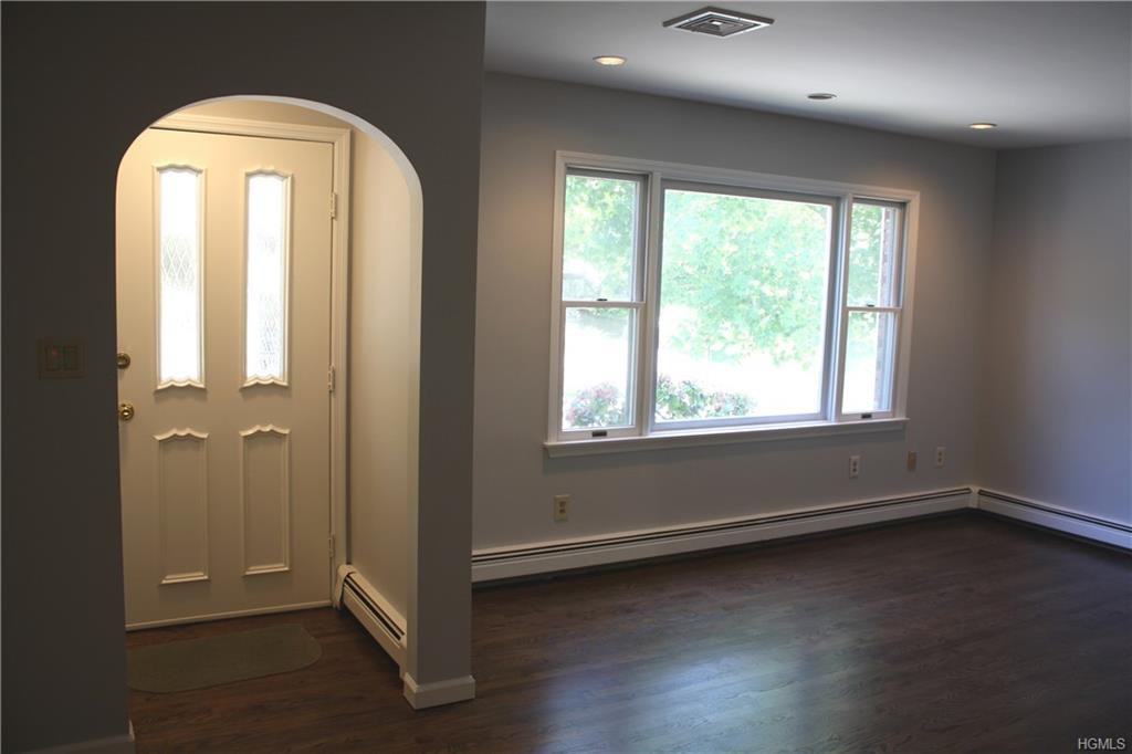 142 E Sunnyside Ln - Photo 2 of 21