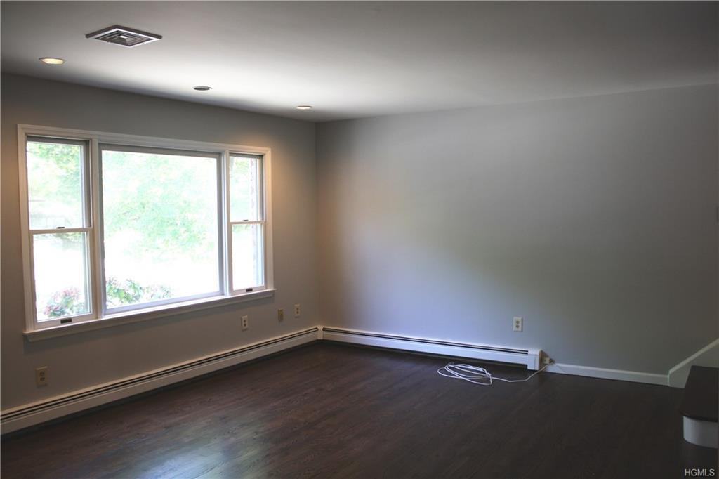 142 E Sunnyside Ln - Photo 3 of 21