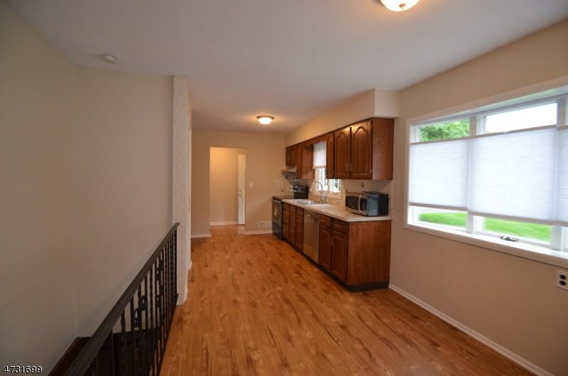 21 Christine Dr - Photo 3 of 11