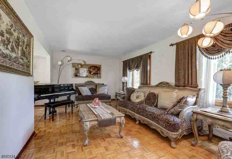 26 Dartmoor Rd - Photo 2 of 16