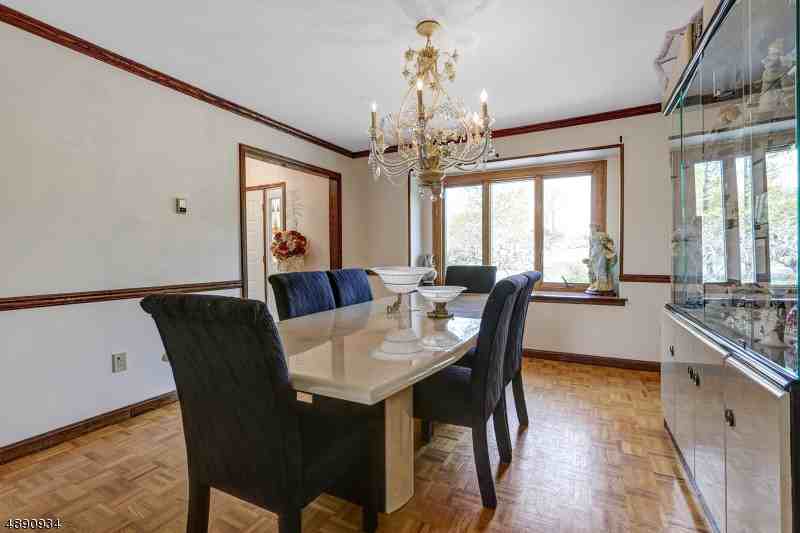 26 Dartmoor Rd - Photo 3 of 16