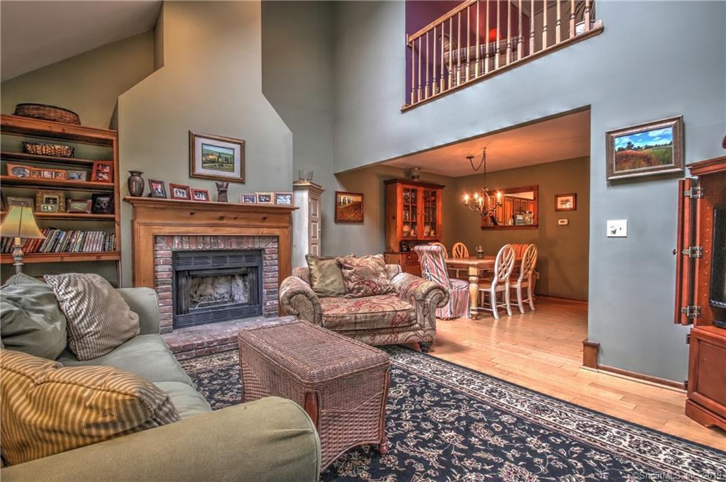 16 Deepwood Cir - Photo 3 of 40