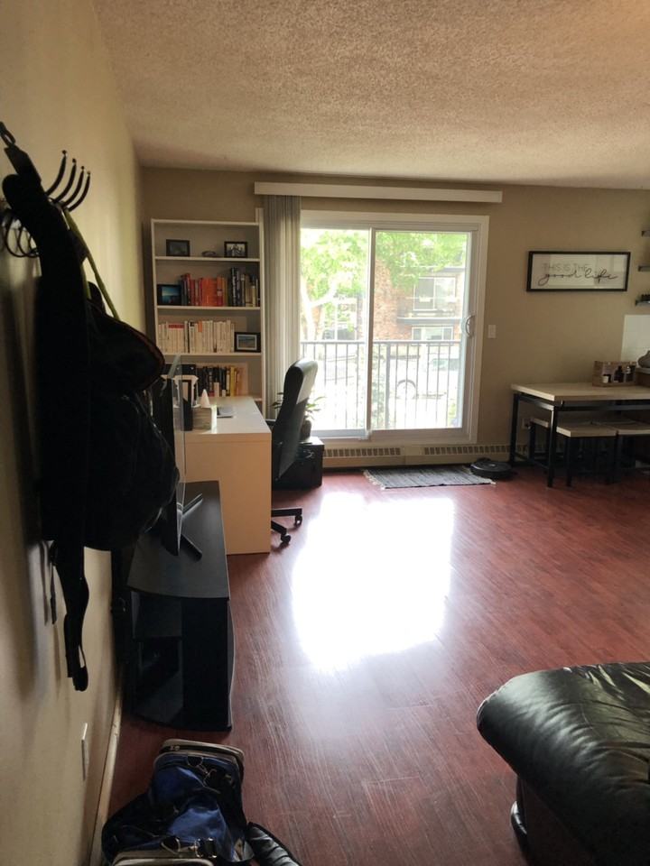 2508 17 St SW - Photo 2 of 9