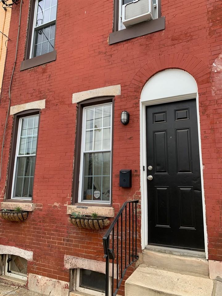 2038 N Darien St - Photo 2 of 10