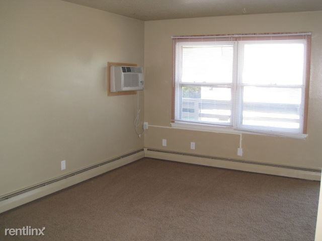 331 S Lucas St - Photo 2 of 6