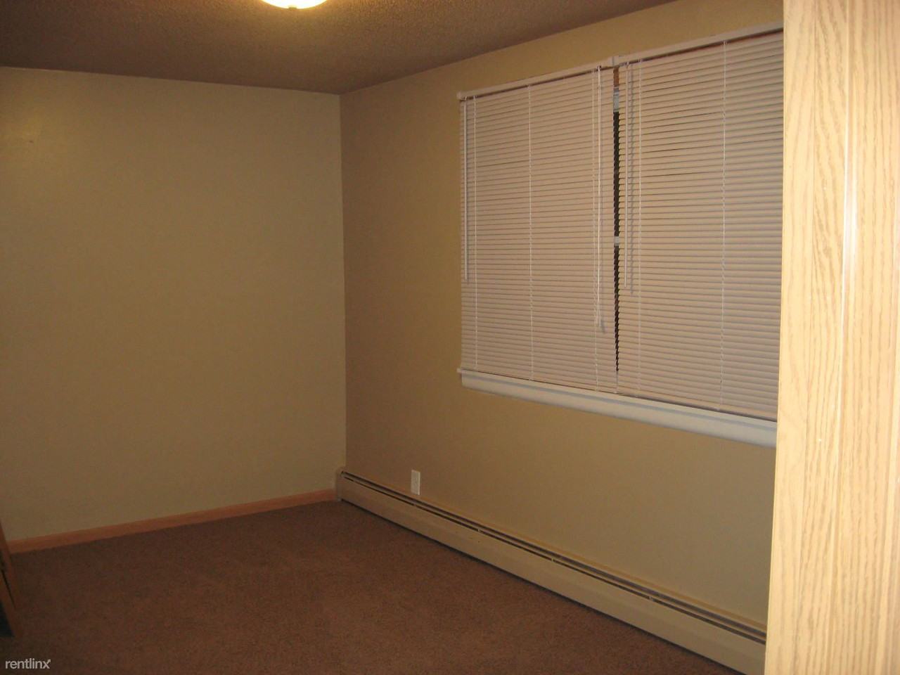 331 S Lucas St - Photo 3 of 6