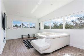 1233 Marseille Dr - Photo 2 of 9