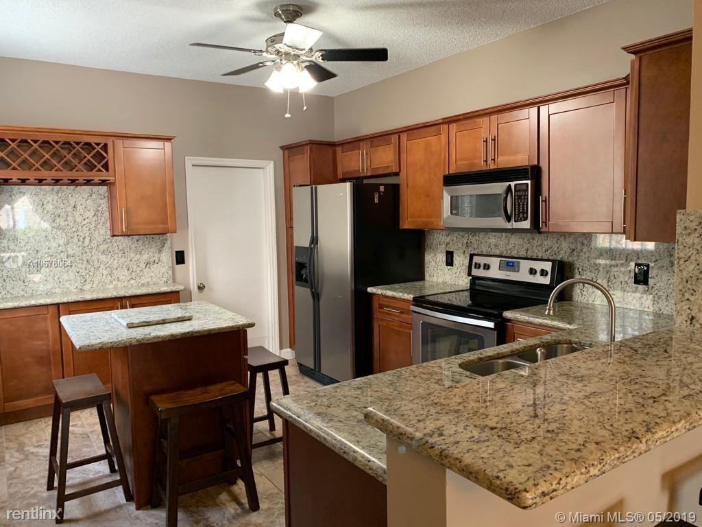 2134 Madeira Dr - Photo 3 of 11