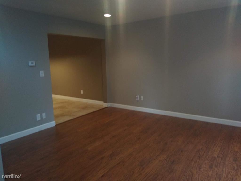 440 Ashland Ave - Photo 3 of 18