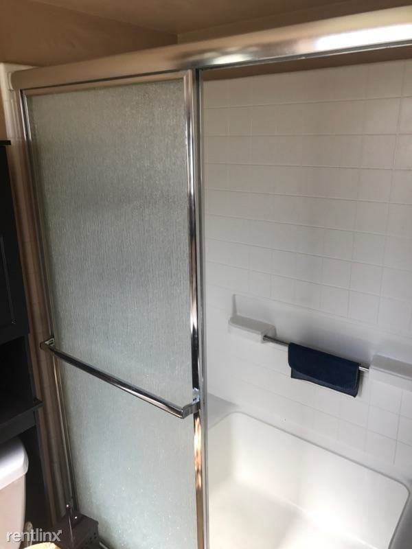 402 Lakeside Drive - Photo 2 of 10