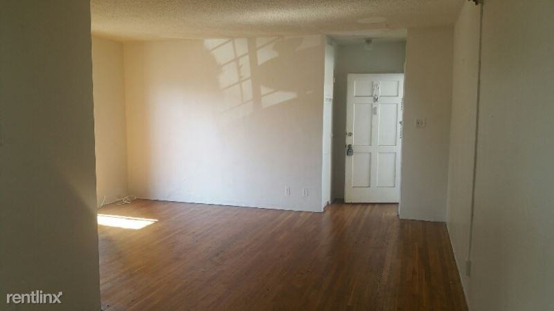 7911 Blackburn Ave 6 - Photo 3 of 12