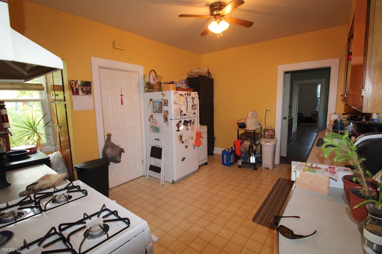 74 Morse St - Photo 3 of 10