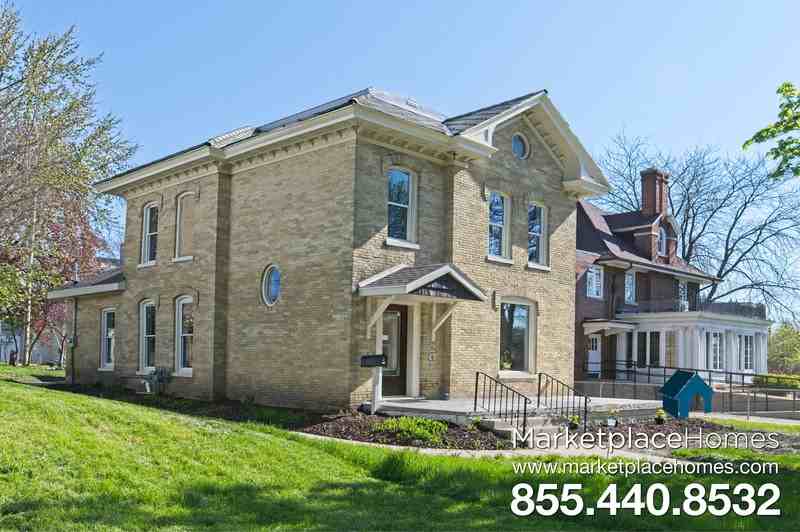 207 W Franklin St - Photo 2 of 18