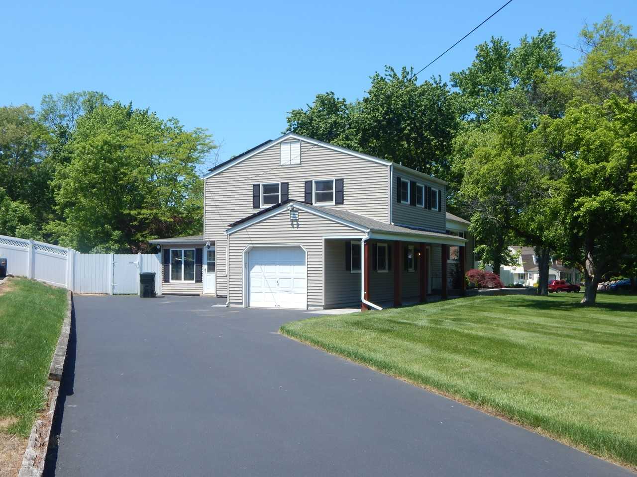 22 Magda Ln - Photo 3 of 26