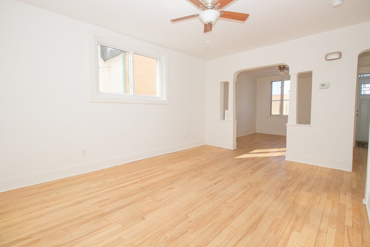 424 Clarence Street East - Photo 2 of 15