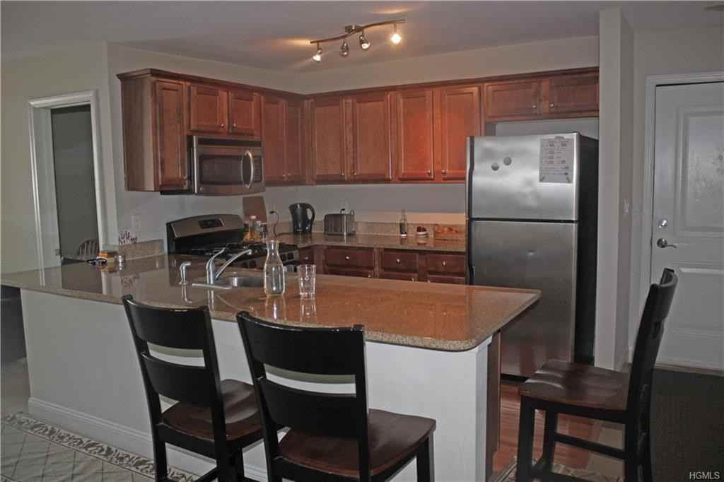 3304 Overlook Cir - Photo 2 of 10