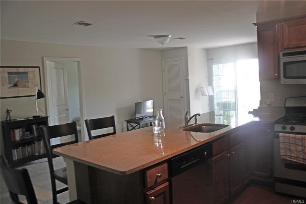 3304 Overlook Cir - Photo 3 of 10